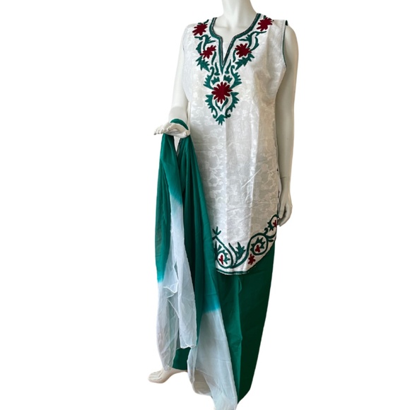 New with Tag. White & Green Salwar Kameez suit with Dupatta - Picture 8 of 15